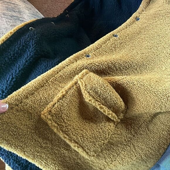 Cozy THICK hooded Jacket! 🧥 - Picture 10 of 11